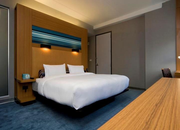 com/londonexcel 252 rooms including 59 Double Queen rooms and 12 suites Complimentary Wi-Fi