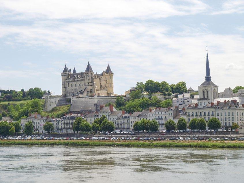The bus takes you along the Normandy highway and after enjoying the lush green French countryside, you will arrive at Mont Saint-Michel around 11:30 am.