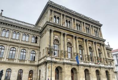 AGENDA Thursday 29 th June Today s excursion will lead us into the Hungarian University into the faculty of comparative politics and law, where we will listen to a fascinating lecture and admire the