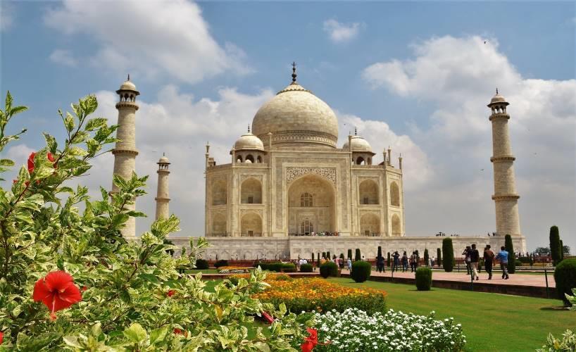 AGRA Agra A city of many spectacular monuments and of course, the Taj Mahal, making this India s most romantic city Overview: Agra, synonymous with the Taj Mahal, cited as the worlds most beautiful
