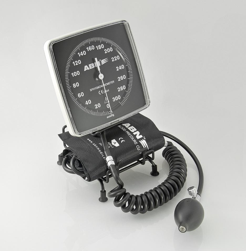 Convenient under manometer cuff storage. 120cm extendable coiled tubing included.