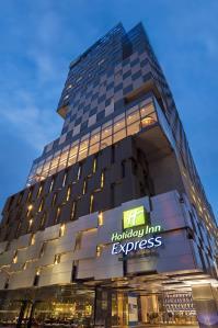 Holiday Inn Express Siam 3,5* THB 2.800/2.800 Nat.
