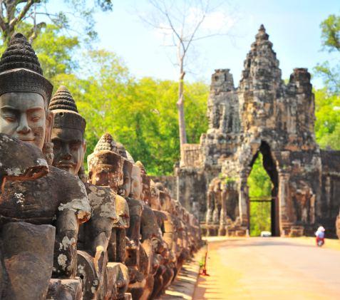In the afternoon, we continue exploring the Angkor Thom from the West gate. See the South Gate, ayon Temple, aphuon Temple, The Elephant Terrace and the Terrace of the Leper King.