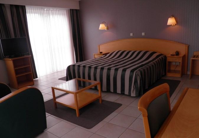 91 comfortable rooms Both single and double rooms, bathroom with bath or shower, television, minibar, direct telephone line and free wireless internet.