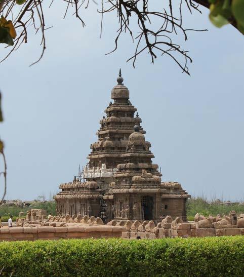 Spend your afternoon at leisure, or possibly visit the St George Fort and Museum or the Kapaleeswara Temple- an ancient Shiva temple, and the biggest temple in Chennai.