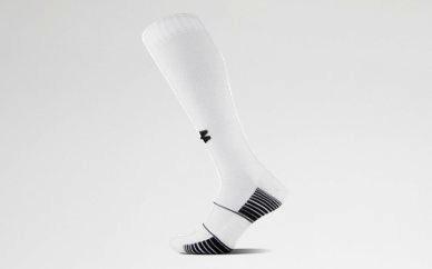 UA Over-The-Calf Team Socks 1270244 M-XL Material wicks sweat & dries really fast Anti-odor technology prevents the growth of odor-causing microbes Strategic Cushioning built into the sock for