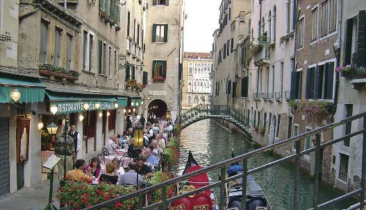 RMC Travel presents: Italy a different approach ~ Lake Como ~ ~ A One Week Private Deluxe River Barge Cruise ~ ~ Venice ~ October 24 to November 2, 2013 Italy is a country seemingly designed for