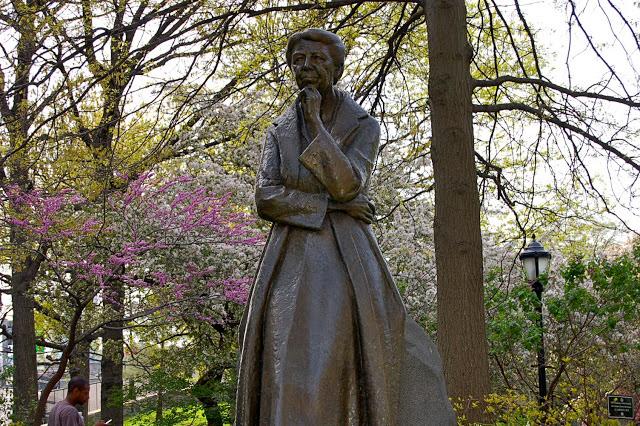 MONUMENTS Riverside Park is embellished with numerous notable monuments and statues, including the Eleanor Roosevelt Monument at 72nd Street (Penelope Jencks, sculptor), the Soldiers and Sailors