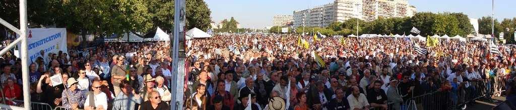 Le 20 septembre 2008, à Nantes, l0000 personnes manifestent pour défendre la réunification et la diversité culturelle.