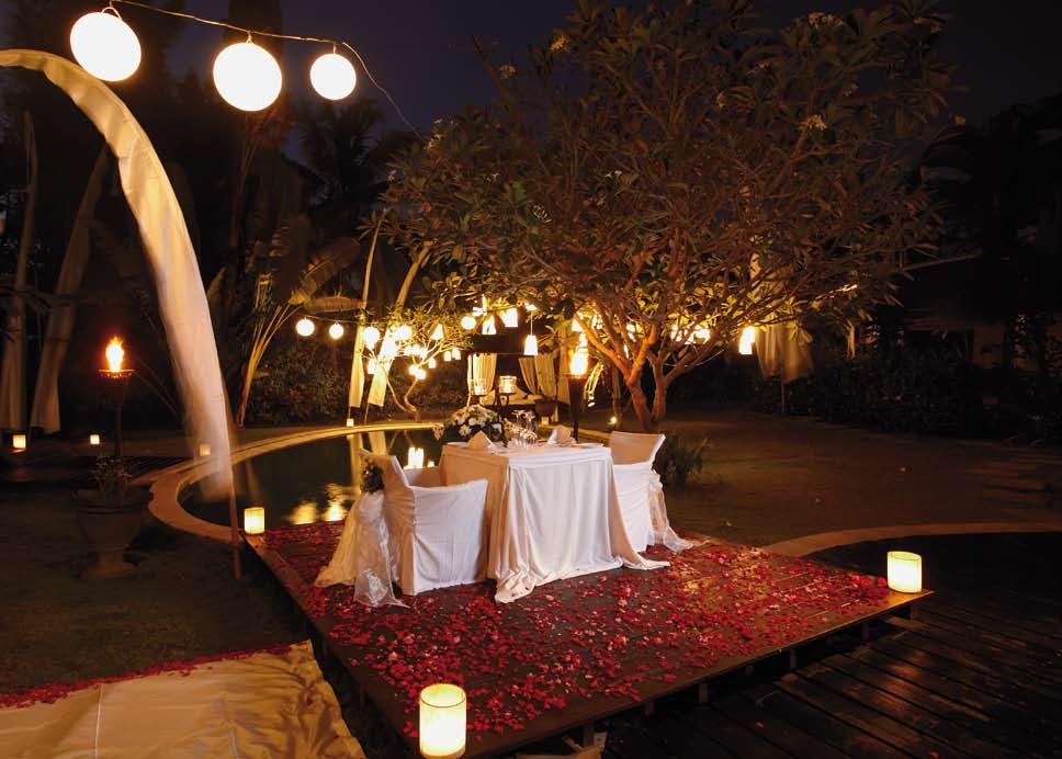 } Decide where you want us to set up your table Fine dining In the evening, the Villa takes on