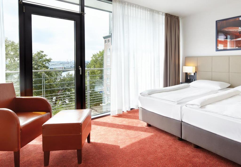 Our comfortable 380 rooms in Hanseatic-classic style or in a modern flair offer all the amenities of a first-class hotel.