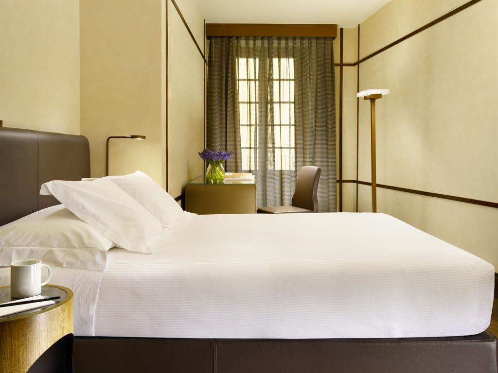 Thanks to the recent restyling, the 50 rooms over five floors are spacious and elegantly furnished, having received great attention to detail and every kind of comfort.