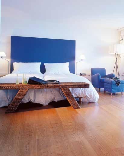 Superior Chic Rooms Urban & Chic The rooms are 26 m 2 in size, equipped with elegant parquet floors and warm, fine materials.